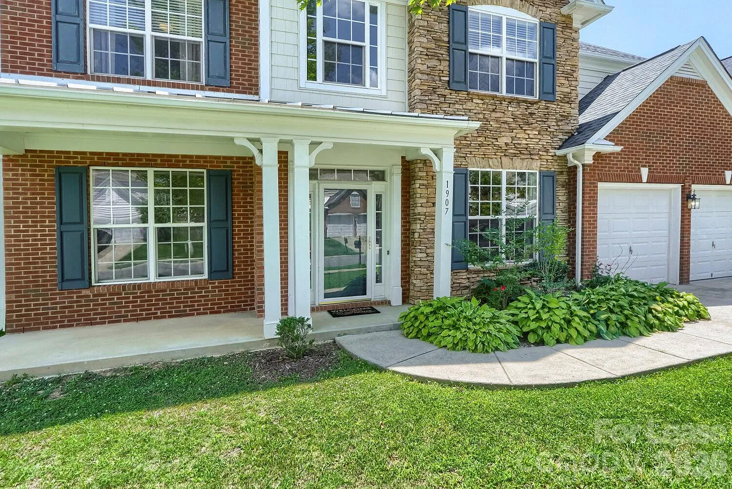 5 bed, 2.5 bath, 2769 sqft, $2,600 — Photo 3