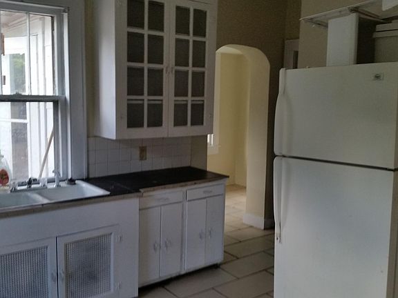 3rd image of 1624 Branson Ave