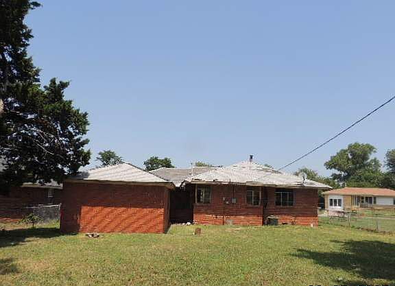 3rd image of 1820 Corrine Dr