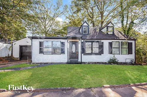 2456 Maple St Photo 1