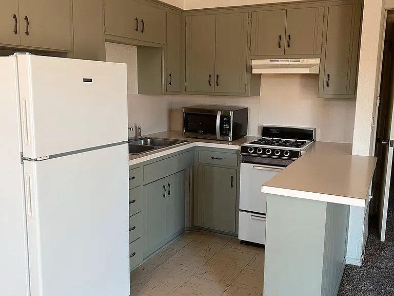 1217 Roosevelt Ave #6 — Photo 1