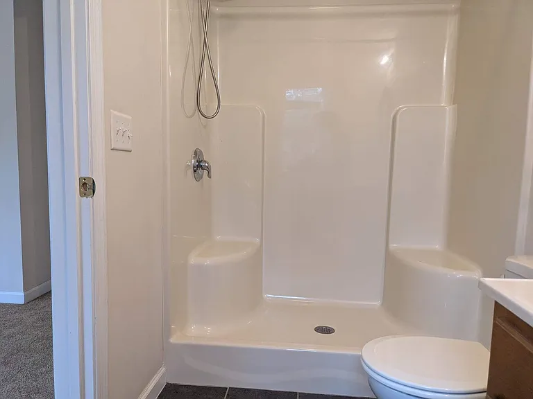 225 Crown Ct — Photo 39