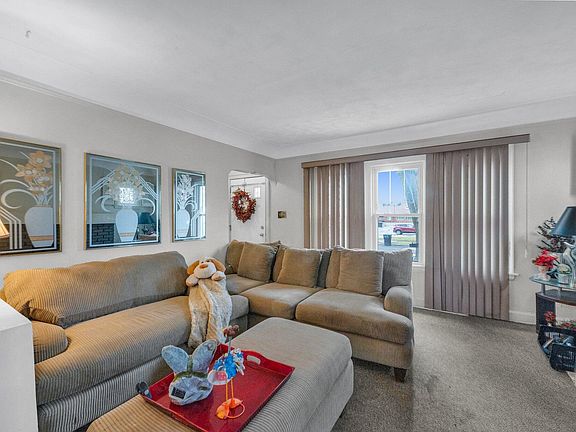 5th image of 9615 Sorrento Ave