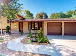 511 N Lakeshore Dr, Hanna City, IL