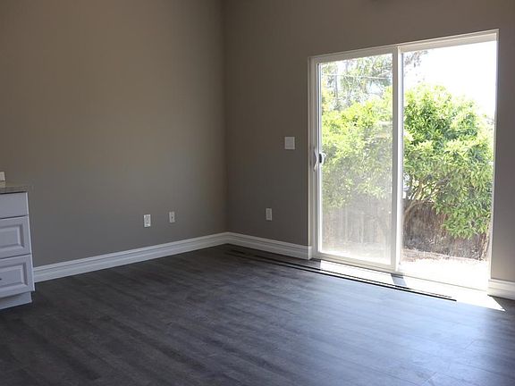3rd image of 1315 Melrose Way