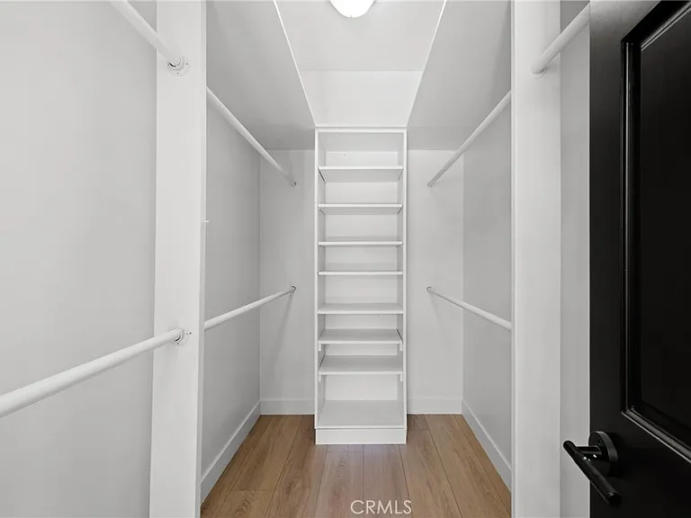 6016 N Woodlake Ave — Photo 16