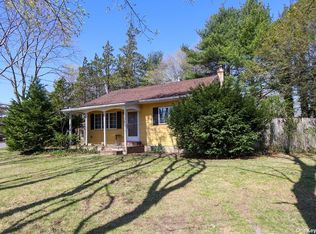 649 8th St, Bohemia, NY 11716