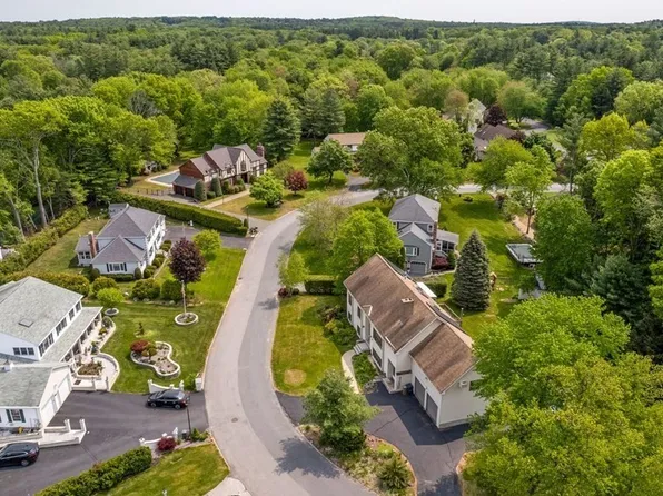 27 Copley Dr, Methuen, MA 01844