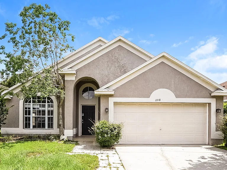 1718 Putney Cir — Photo 1