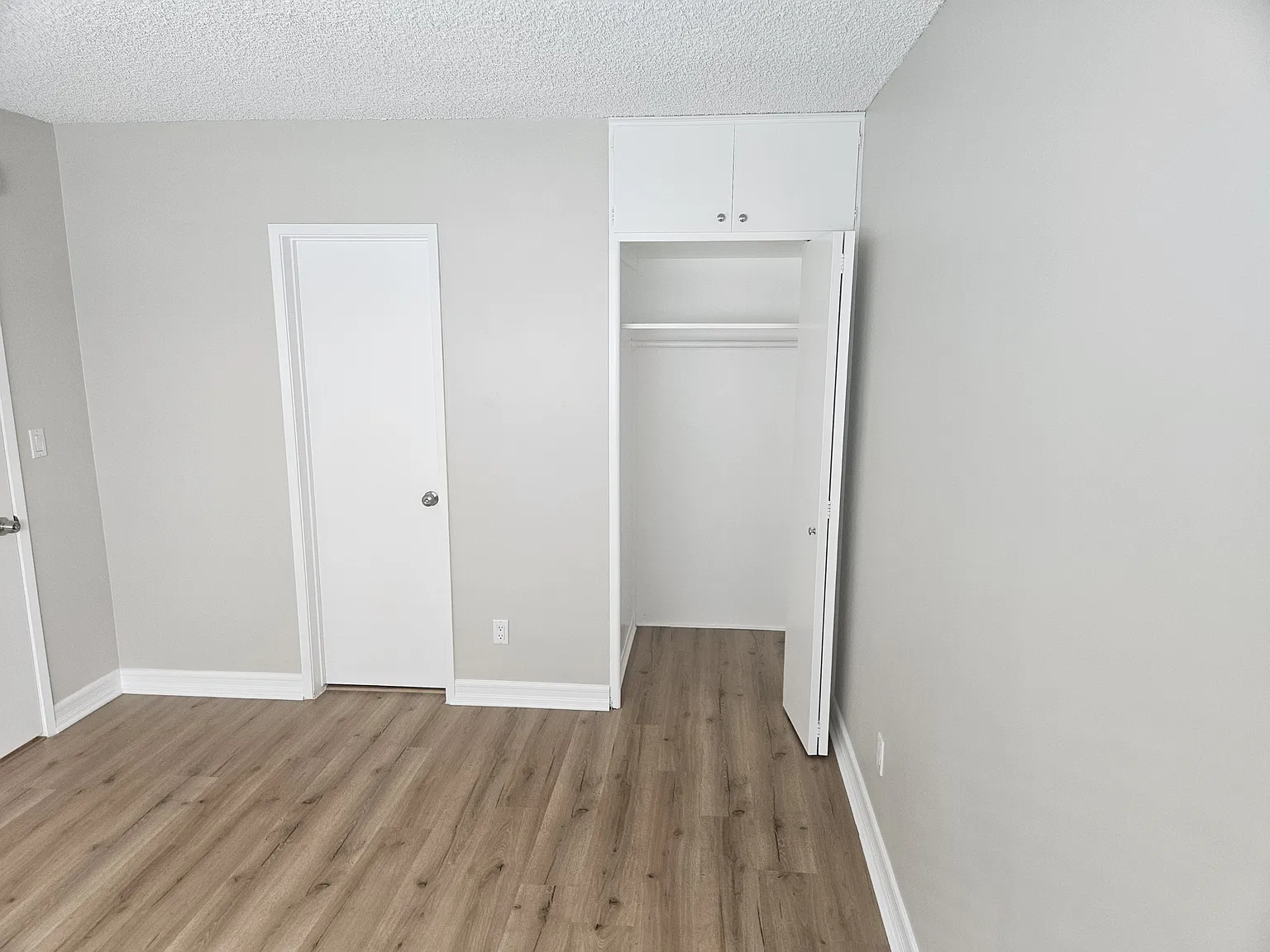 2 bed, 1.5 bath, 1000 sqft, $3,600 — Photo 3