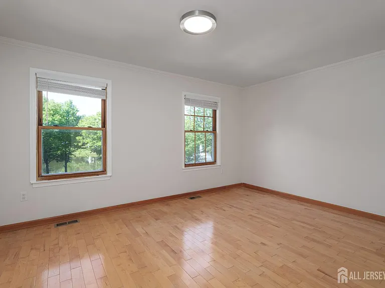 357 Hadleigh Ln — Photo 18