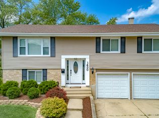 1430 Bedford Rd, Hoffman Estates, IL 60169