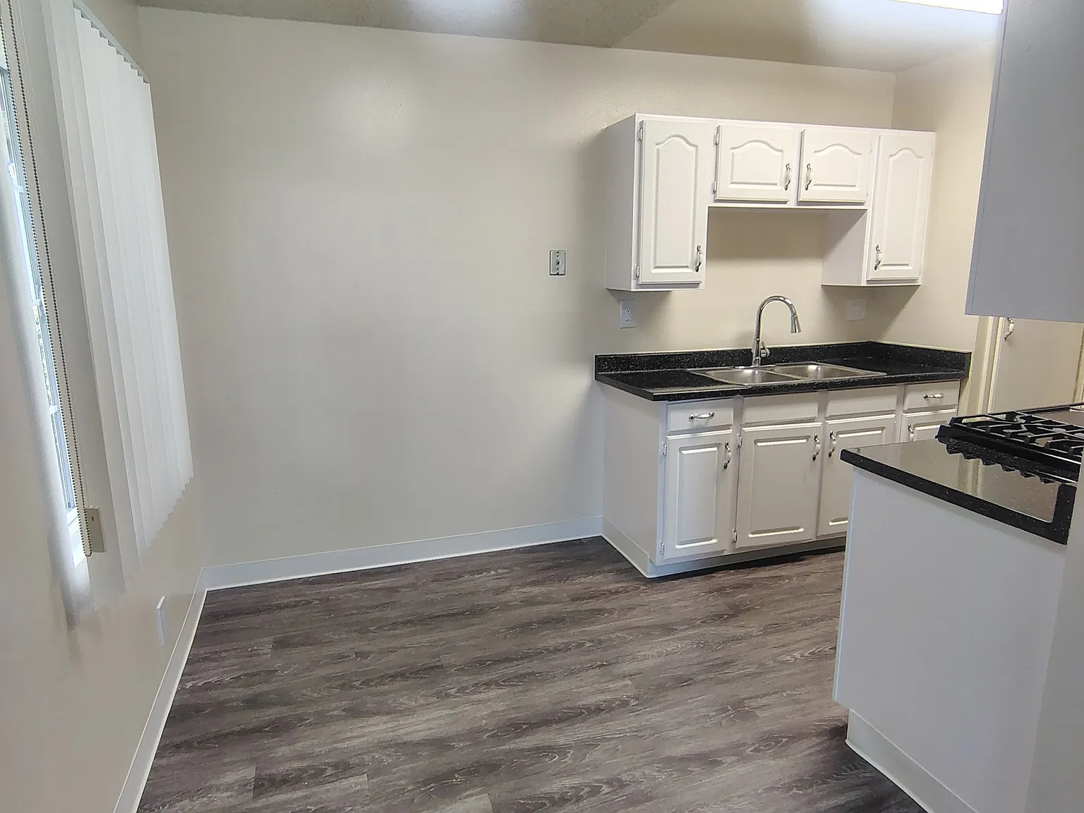 Oxford Terrace Apartments — Photo 2