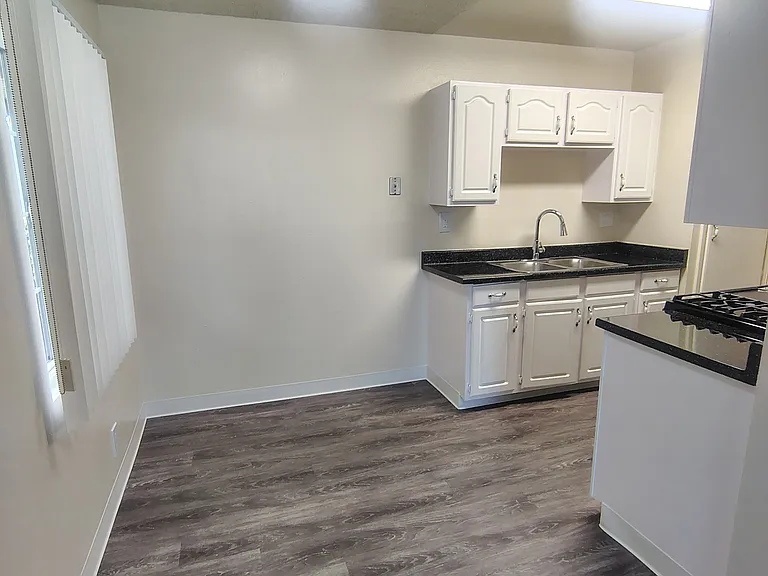 Oxford Terrace Apartments — Photo 2