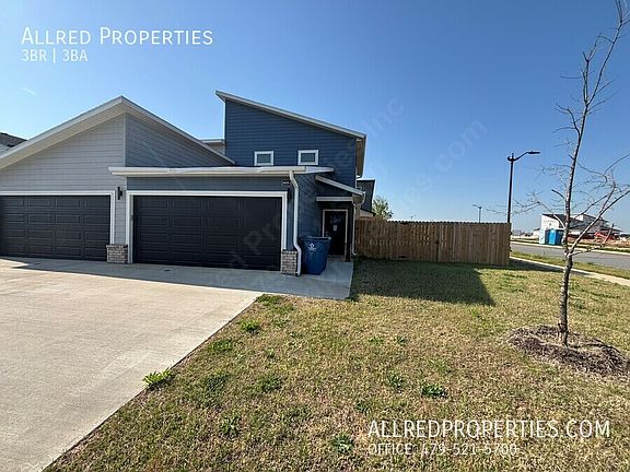 2nd image of 1609 SW Casuarina Dr #1