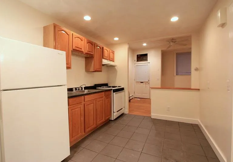 302A Highland Ave #A — Photo 5