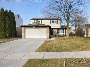 14710 Loretta Pl, Oak Park, MI 48237
