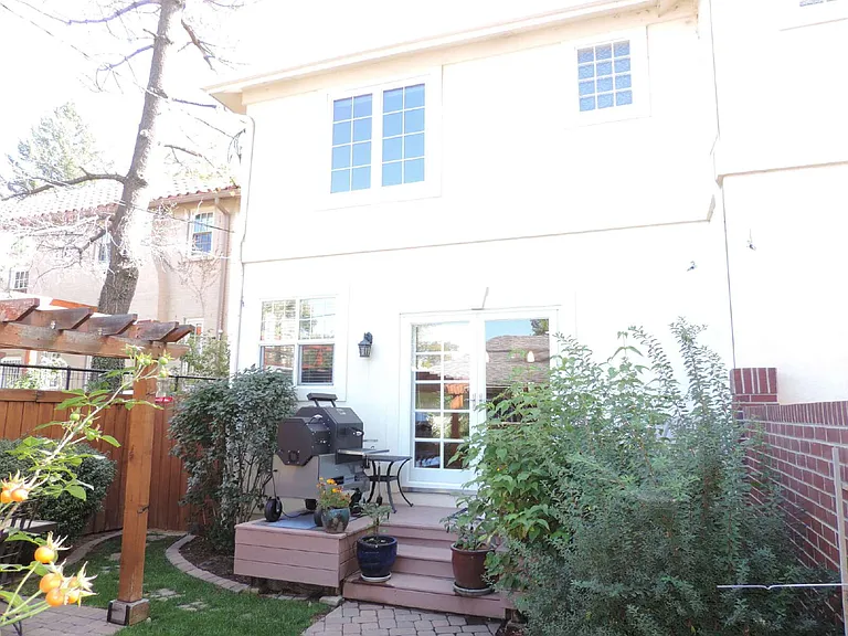581 S Downing St — Photo 31