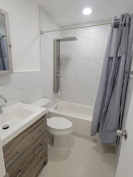 831 NW 14th Way #1-2 — Photo 3