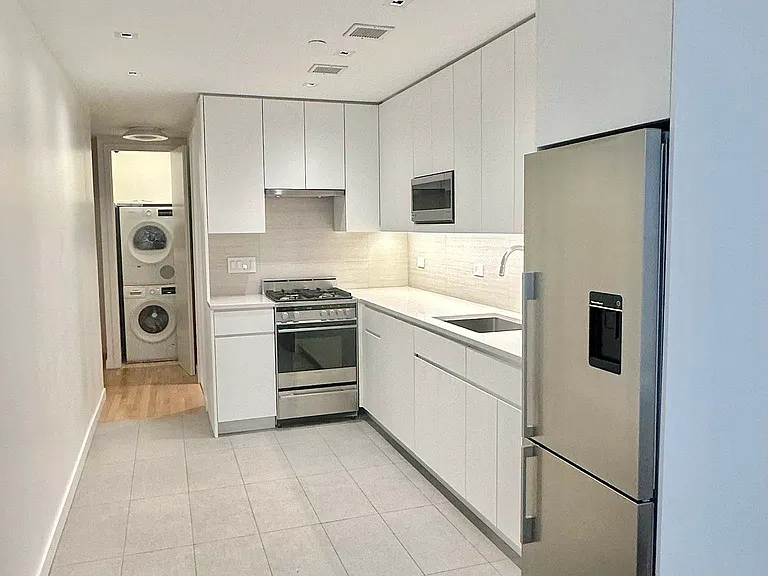 341 W 11th St #1B — Photo 4