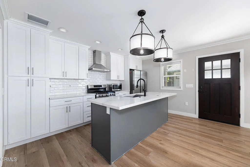 2 bed, 1.0 bath, 750 sqft, $2,900 — Photo 2