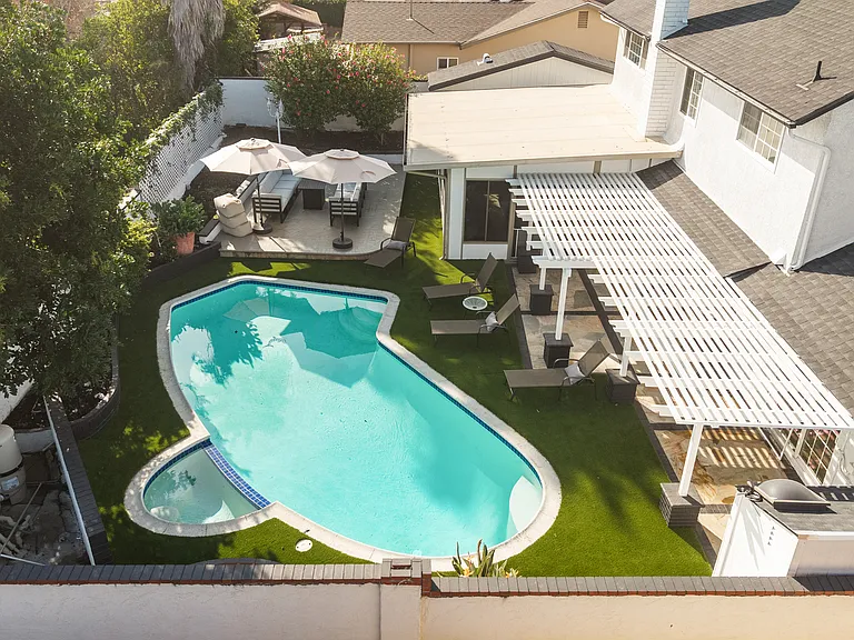 24262 Lysanda Dr — Photo 8