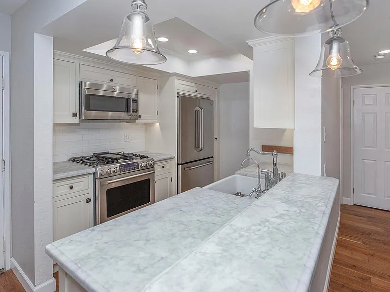 460 Oak St — Photo 4
