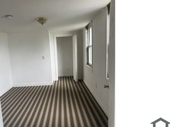 875 1/2 Main St #1, Worcester, MA 01610