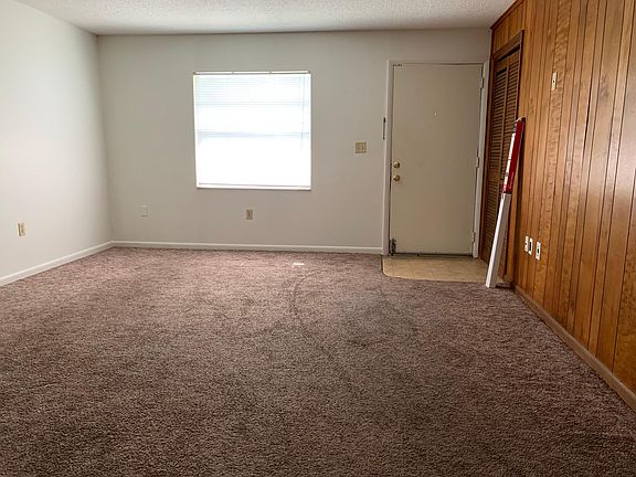 2nd image of 417 W Belmar St