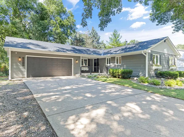 15410 Skyview Cir W, Minnetonka, MN 55345