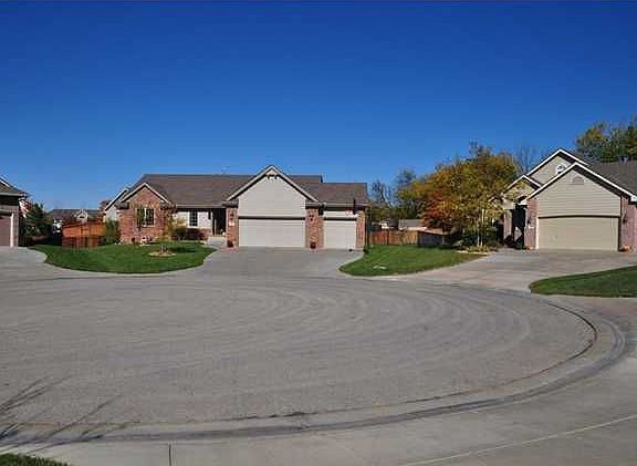 2nd image of 113 S Onewood Cir