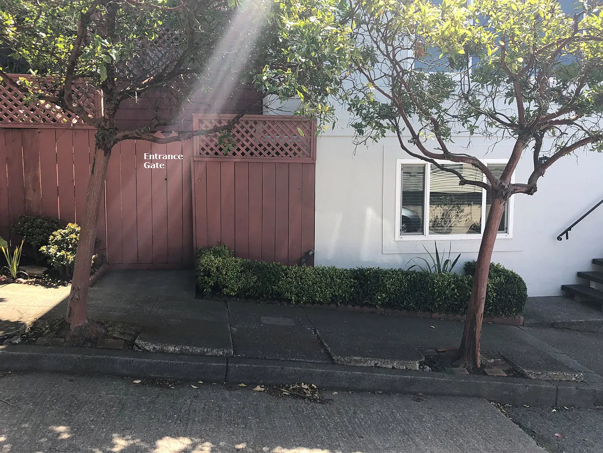 130 Devonshire Way — Photo 2