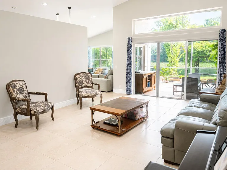 396 Carrington Dr — Photo 2