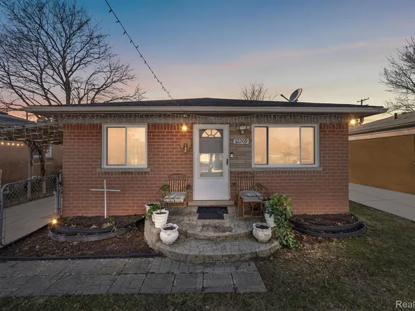 32209 Ruehle Ave, Warren, MI 48093