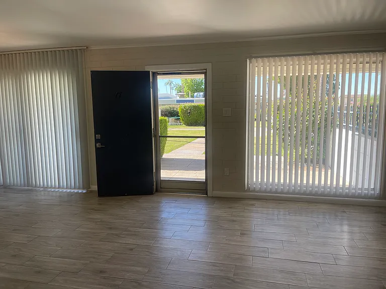 1939 E Missouri Ave #15 — Photo 8