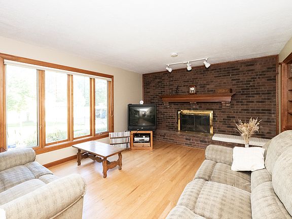 4th image of 6822 Bruton Dr