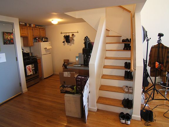 5th image of 168 Scholes St APT 3A