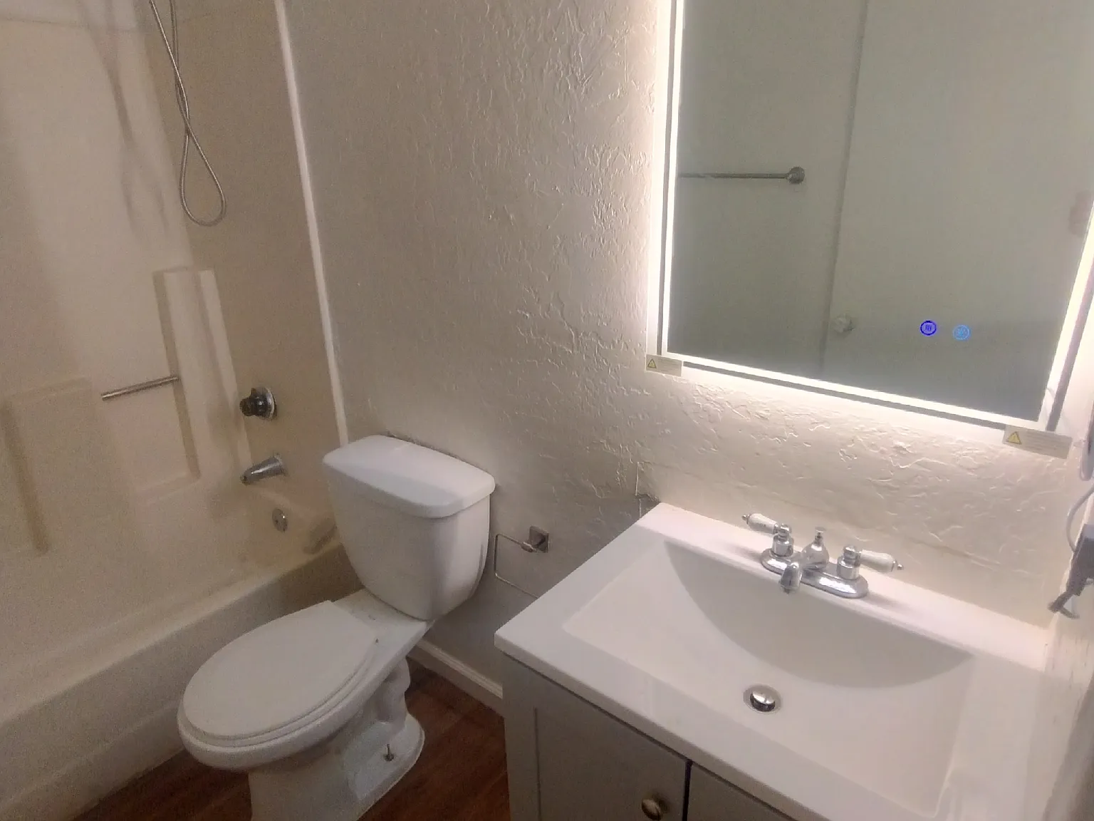 2 bed, 800 sqft, $1,400 — Photo 2