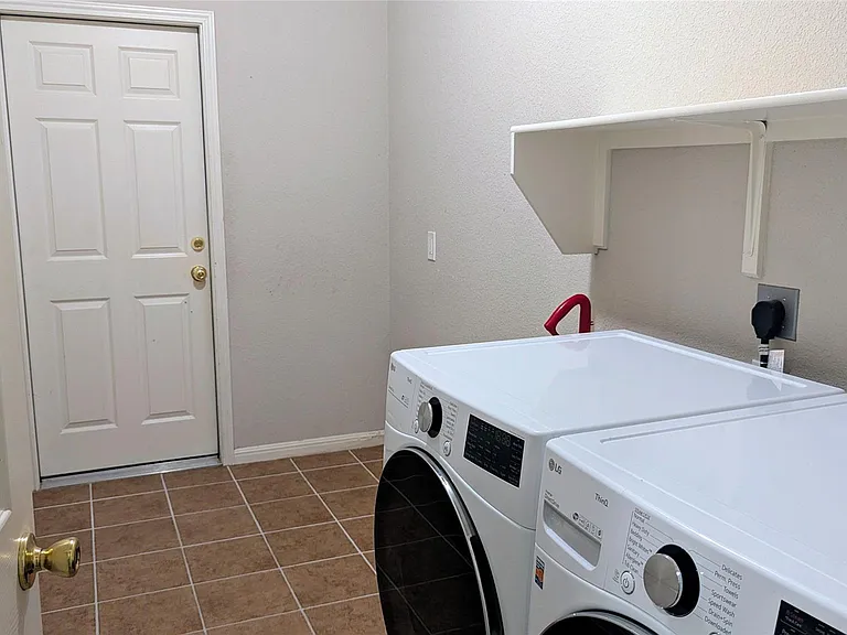 114 Ambrose Dr — Photo 24