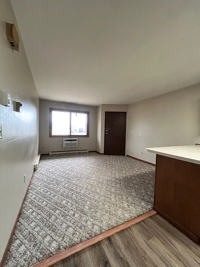 220 S Holly — Photo 2