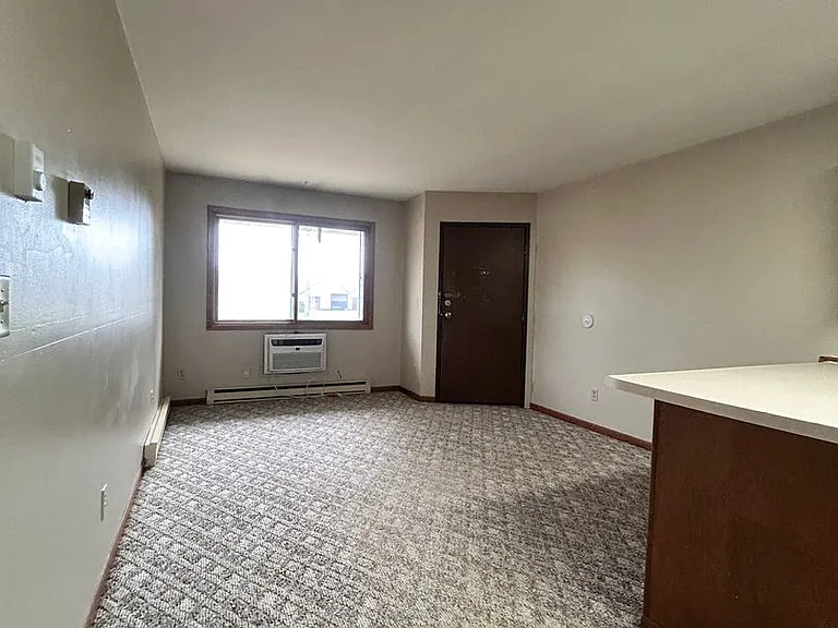 220 S Holly Ave — Photo 2