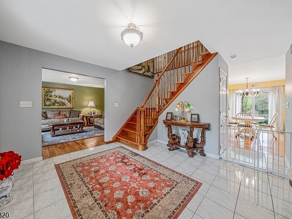 5th image of 11 Ledgerock Ct