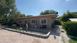 2 bed, 1.0 bath, 1350 sqft, $2,000 — Photo 3