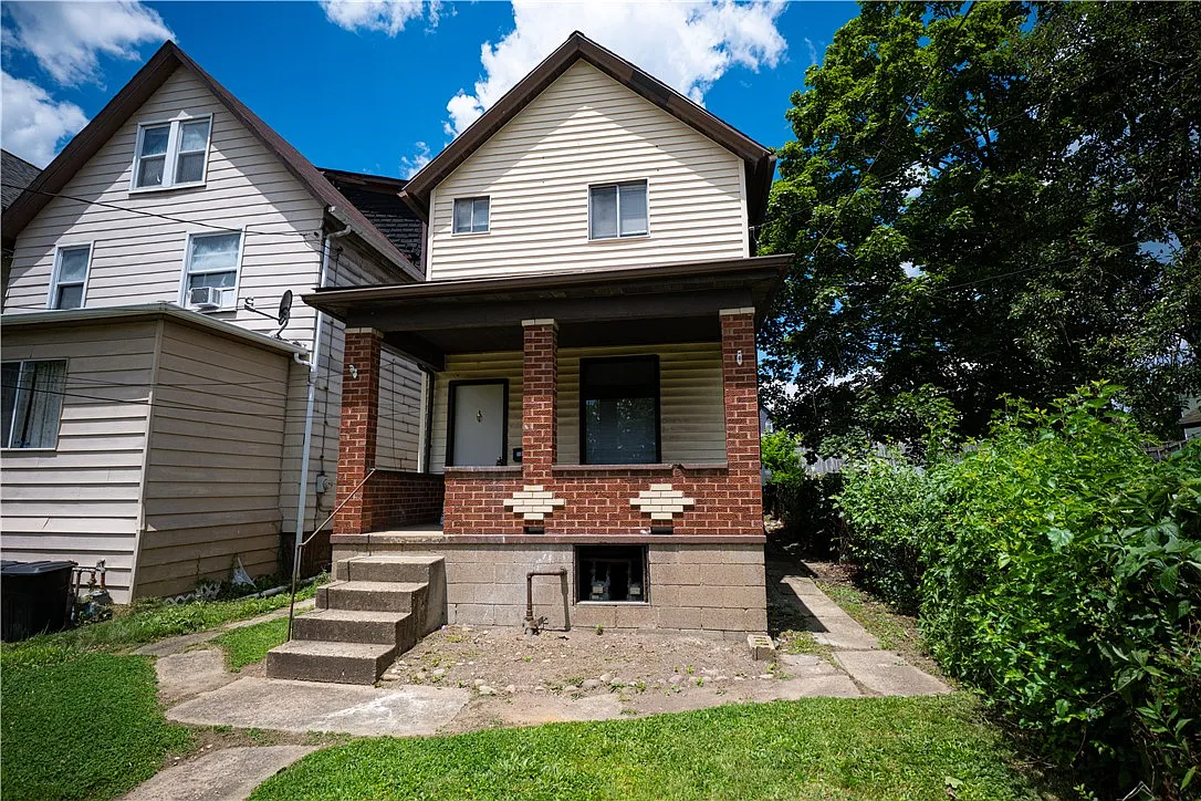 3 bed, 1096 sqft, $1,250 — Photo 1