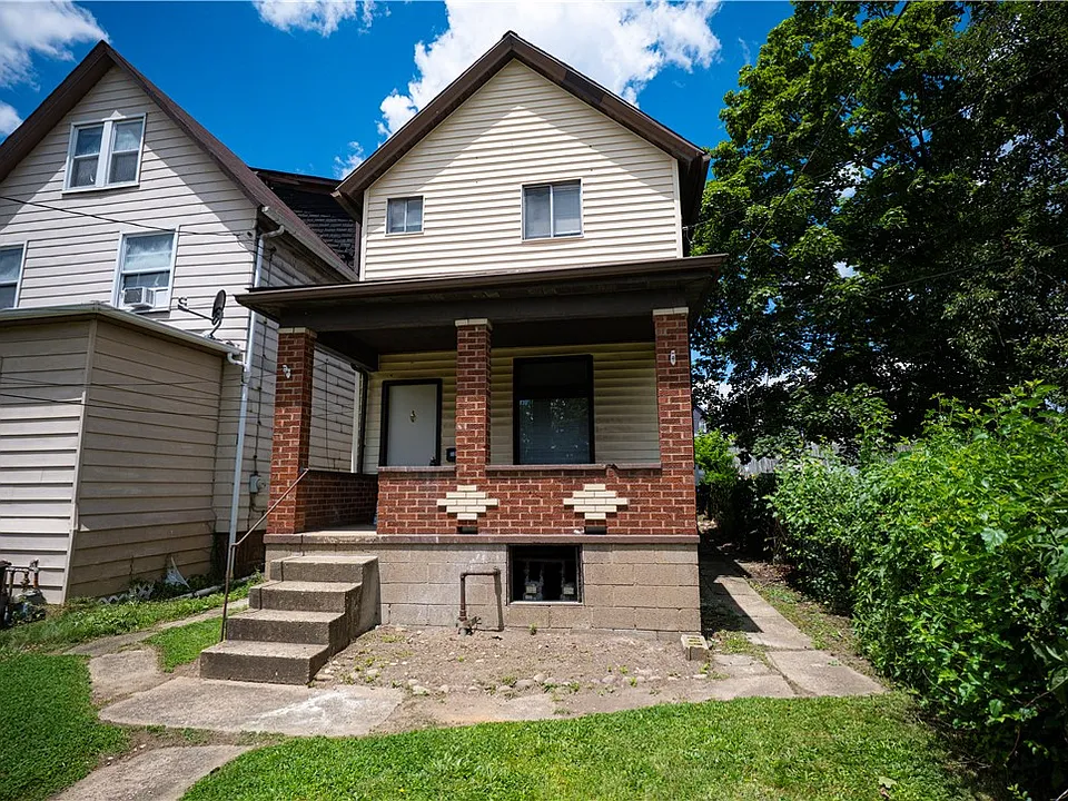 1067 Cleveland Ave