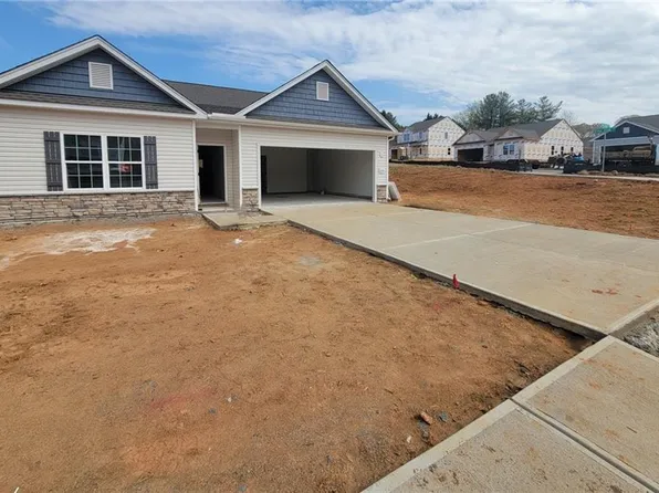 255 Macintosh Dr, King, NC 27021