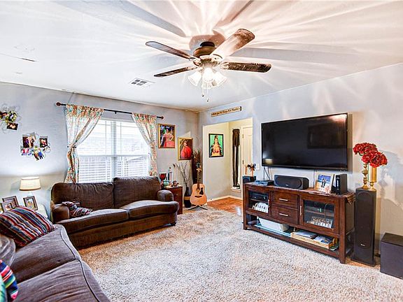 4th image of 520 SE 26th St