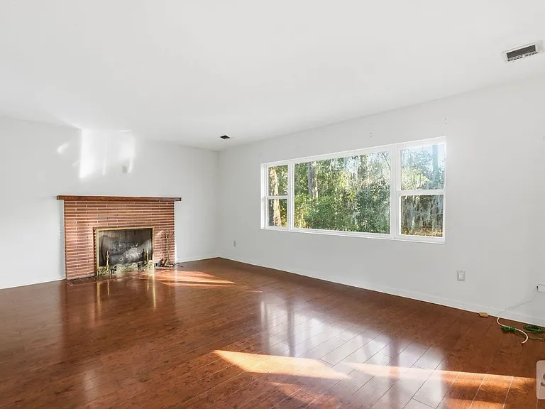1643 NW 16th Ave — Photo 3