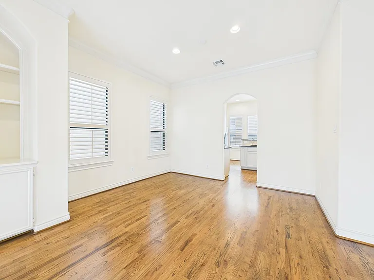 11025 Sherwood Grv — Photo 14