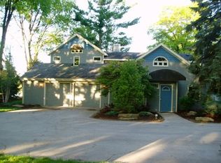 7372 Cascade Rd SE, Grand Rapids, MI 49546